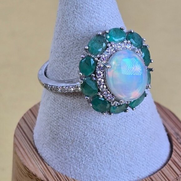 925 Sterling Silver Ring with Natural White Opal 8x10mm & Emerald Gemstones - Picture 3 of 13